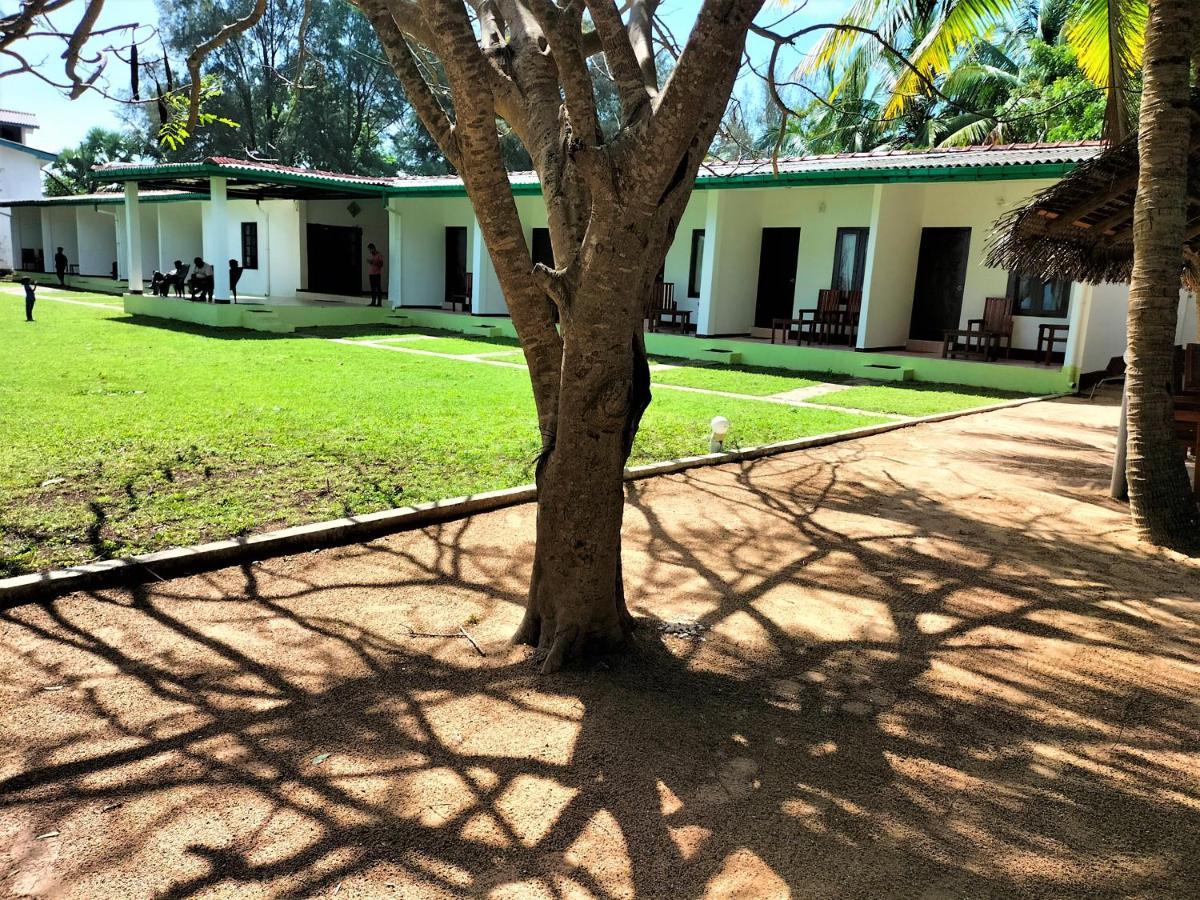 Hotel Coral Bay Trincomalee Exterior foto