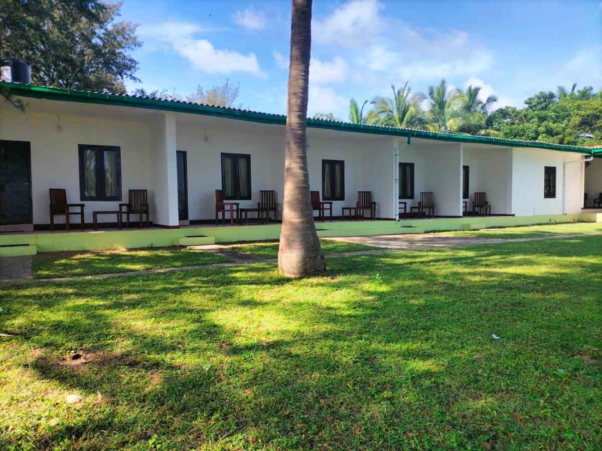 Hotel Coral Bay Trincomalee Exterior foto